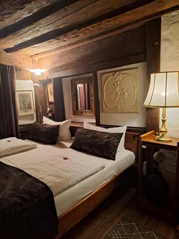 Deluxe Double Room image 4