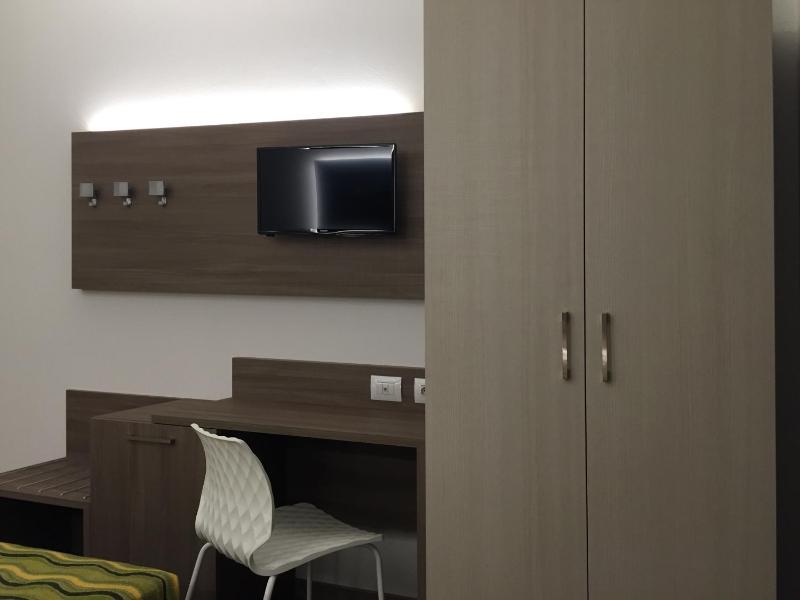 Single Room image 4