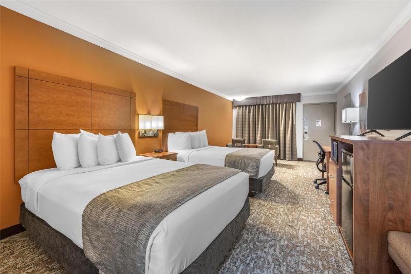 Queen Room with Two Queen Beds - Non-Smoking image 4