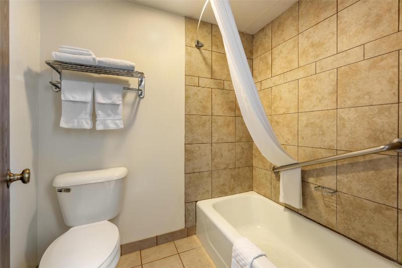 King Room - Non-Smoking image 2