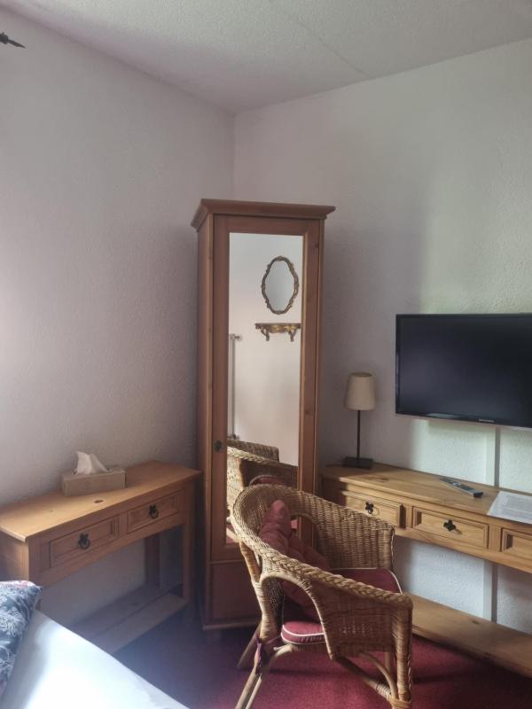 Large Single Room image 2