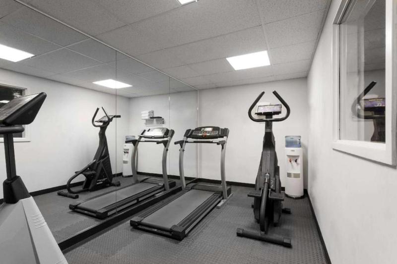 Ramada by Wyndham SeaTac Airport North - image 10