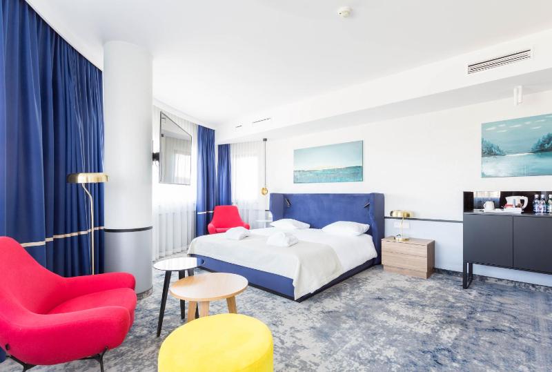 Junior Suite with Balcony image 2