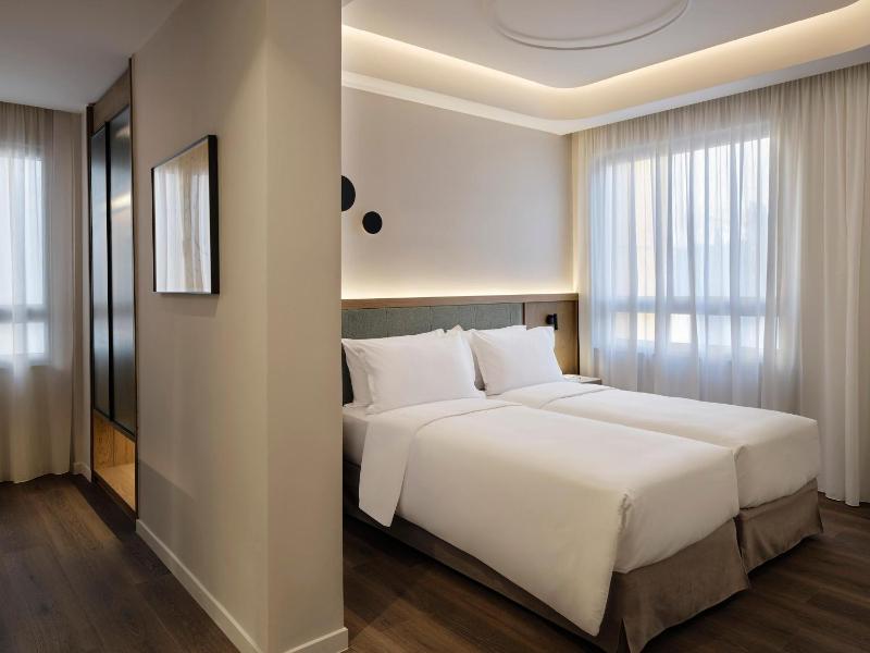 Cozy Triple Room image 1