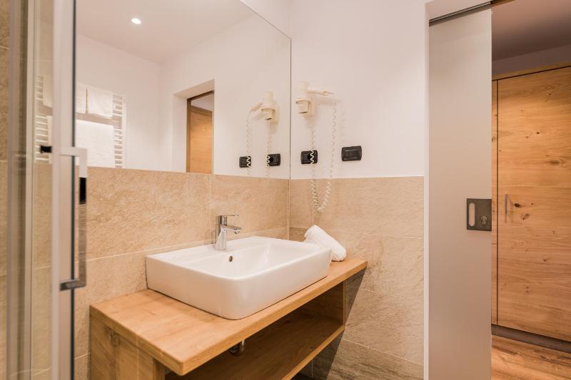 Double Room with Balcony image 1