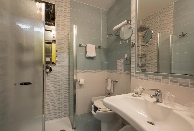 Superior Single Room image 4