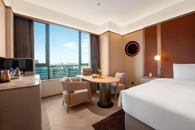Crystal Hotel Qingdao The Mall of Splendors - image 31