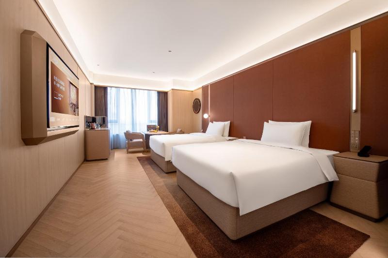Crystal Hotel Qingdao The Mall of Splendors - image 22