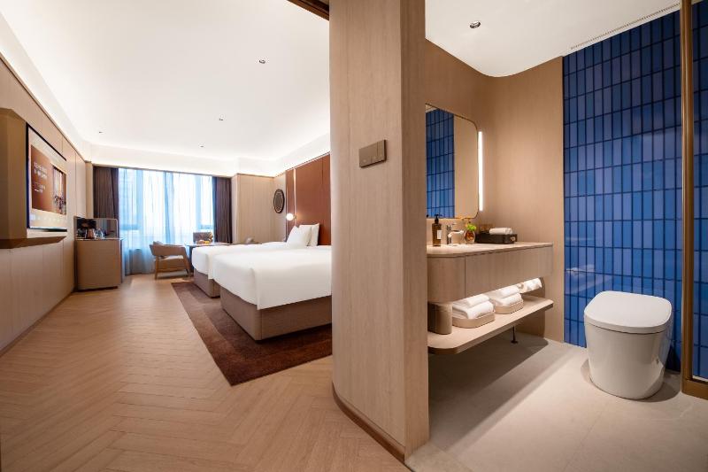 Crystal Hotel Qingdao The Mall of Splendors - image 8
