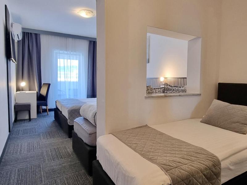 Standard Triple Room image 4