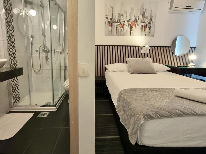 Single Room image 3