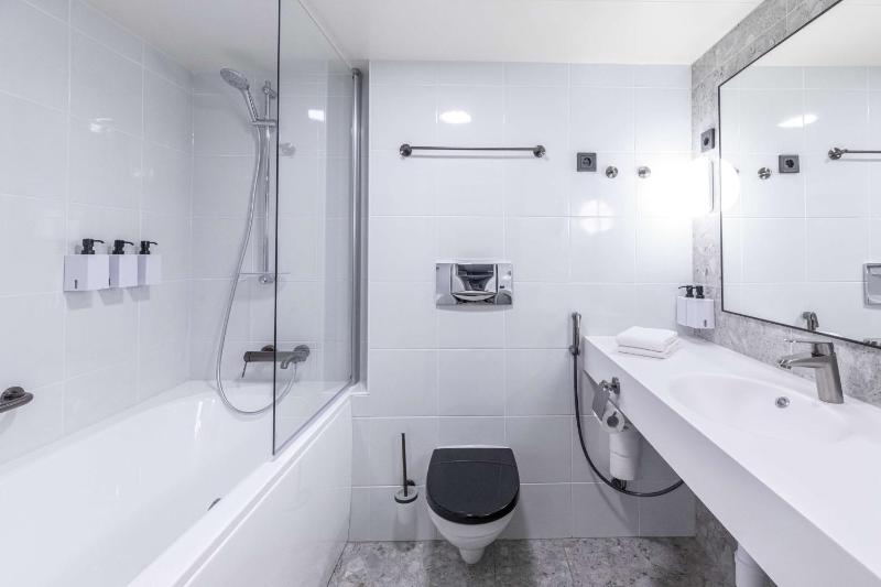 Superior King with Bath image 3