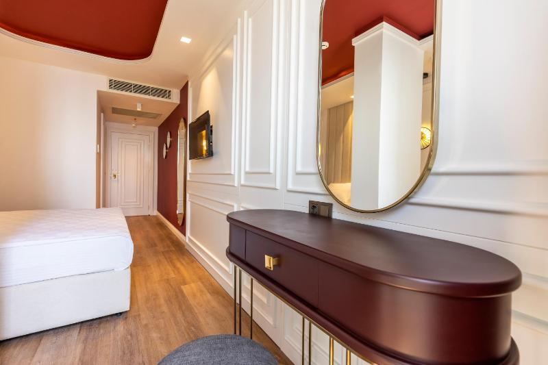 Standard Room image 4