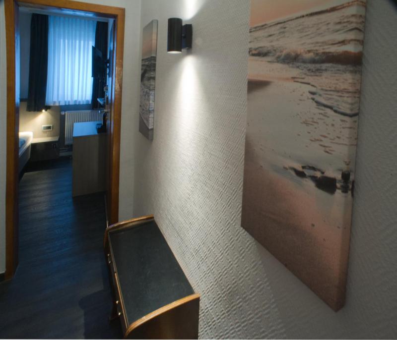 Double Room image 3