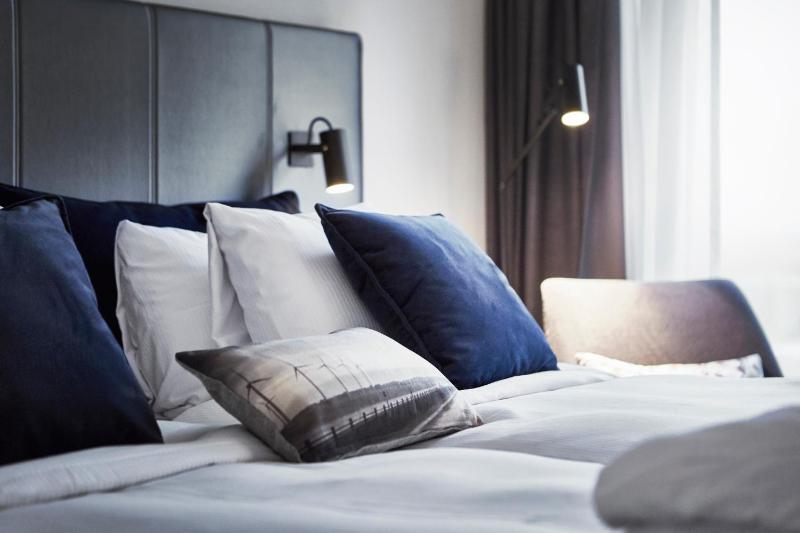 Standard Twin Room image 2