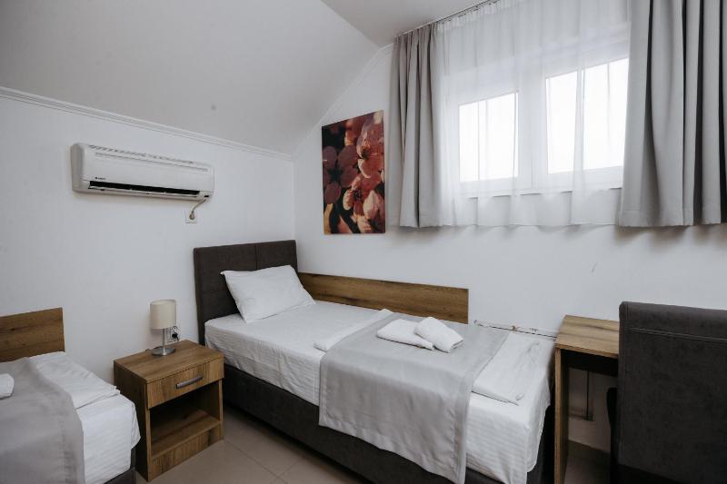 Single Room image 4