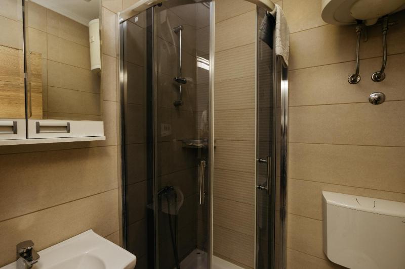 Single Room image 3