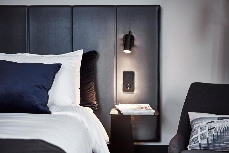 Standard Twin Room image 4