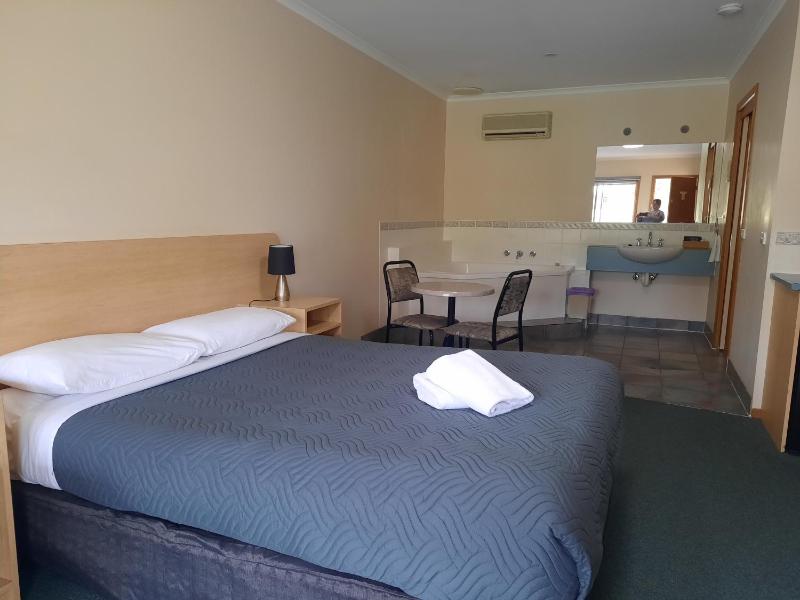 Arthur Phillip Motor Inn - image 27