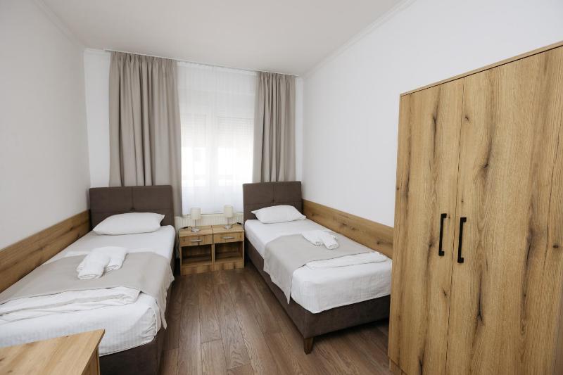 Twin Room image 2