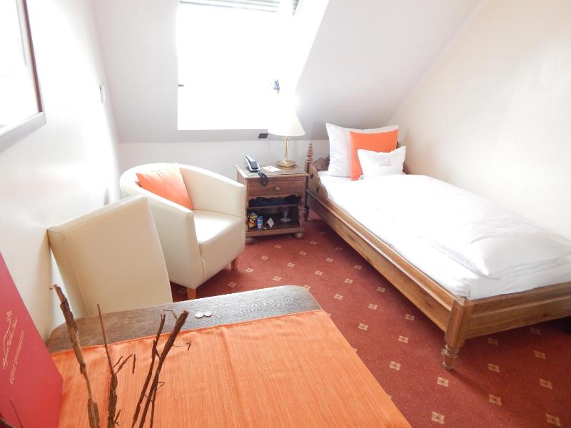 Airport Fashion Hotel - image 13