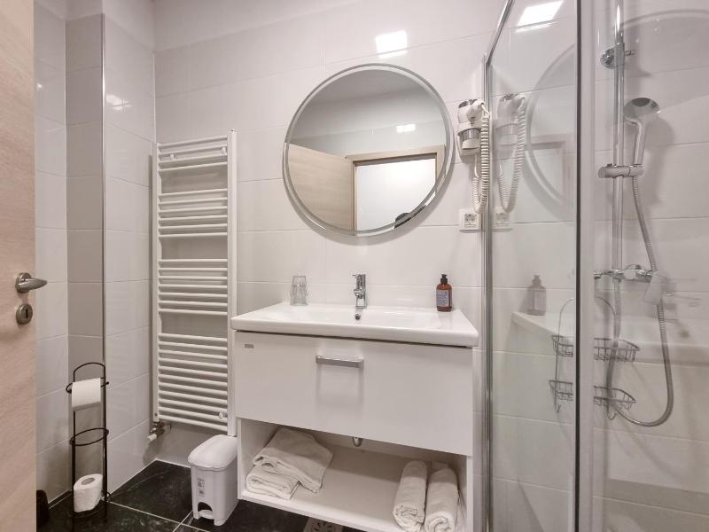 Standard Triple Room image 2