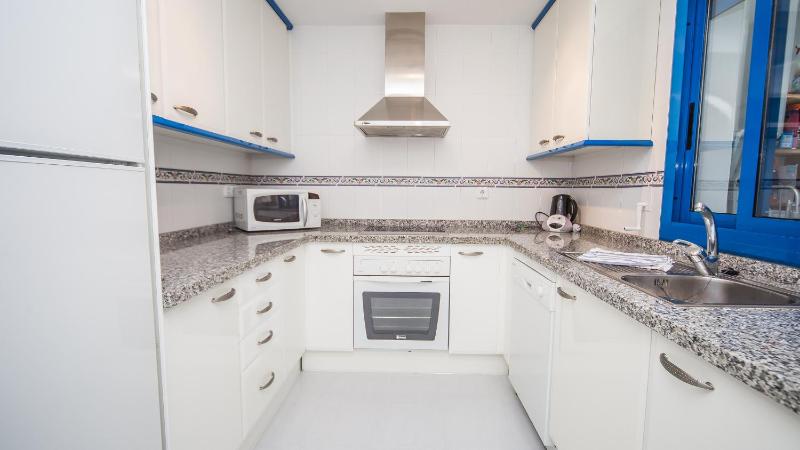 Duquesa Suites 303 - image 19