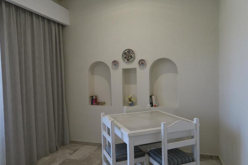 Economy Triple Room image 3