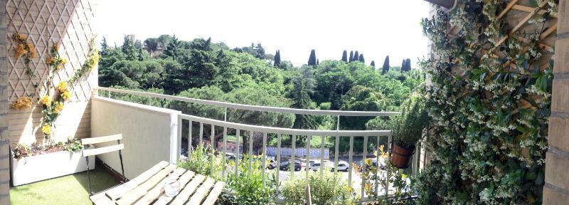 Deluxe Double Room with Balcony image 2