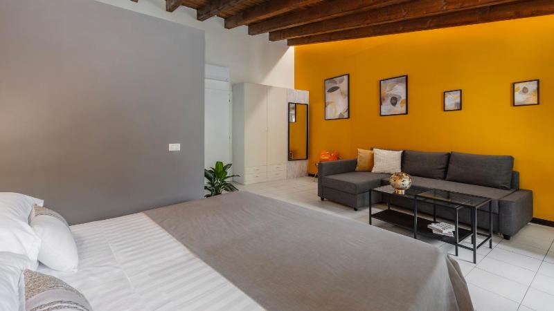 Family Room with Street View image 3