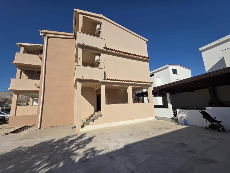 One-Bedroom Apartment with Balcony image 4
