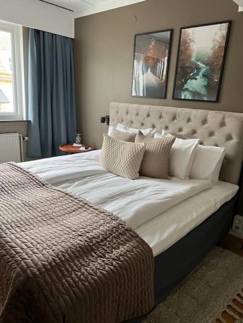 Standard Twin Room image 3