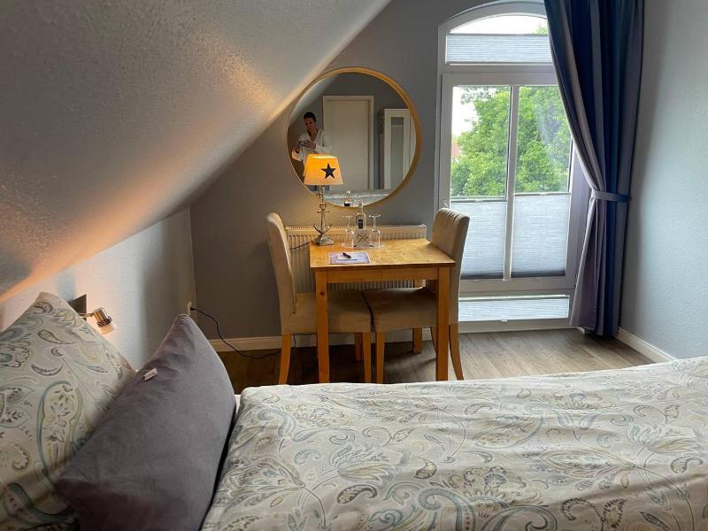 Double Room image 3