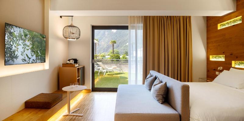 Junior Suite with Terrace and Park View image 4