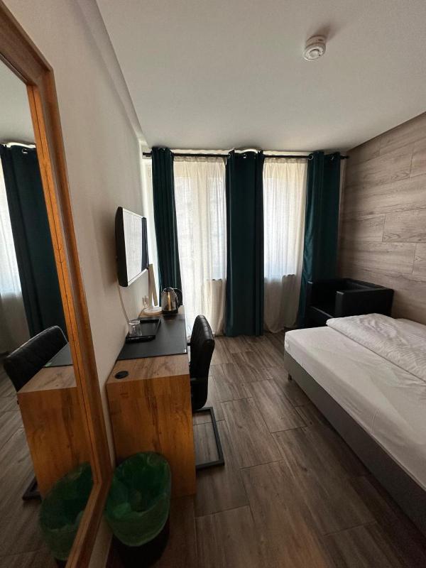 Single Room image 1