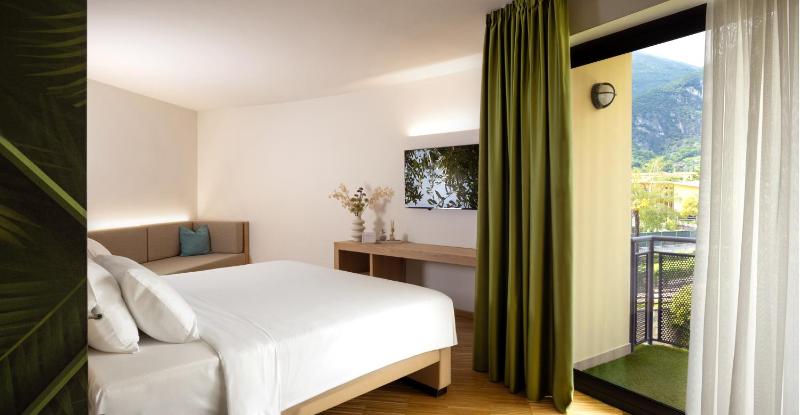 Junior Suite with Park View image 1