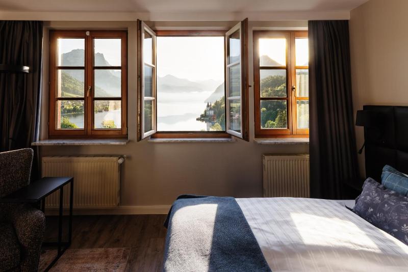 Hotel-Double Room with Lake View  image 1