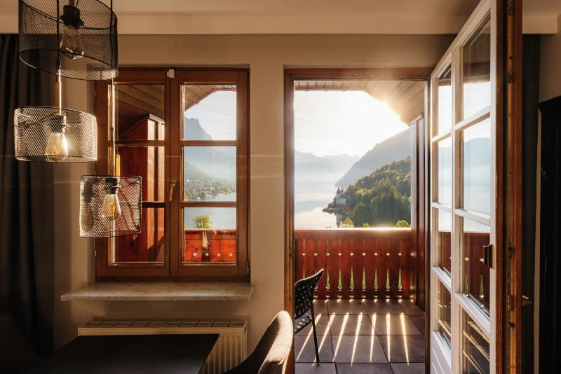 Hotel-Suite with Lake View image 1