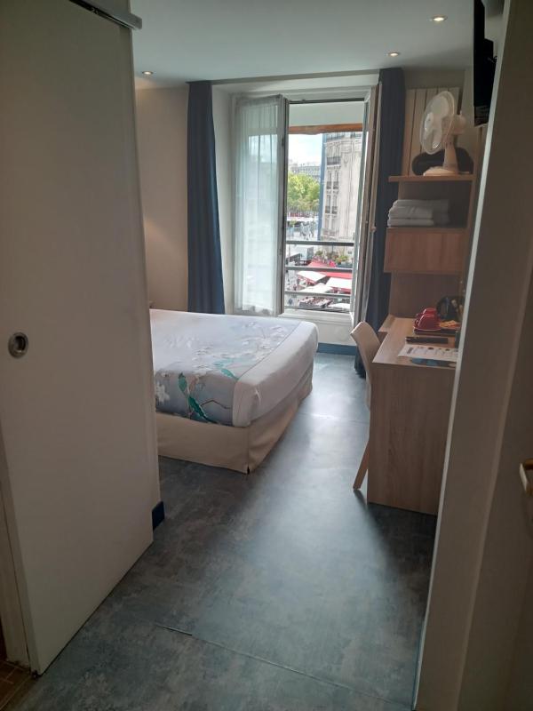 Classic Double Room image 3