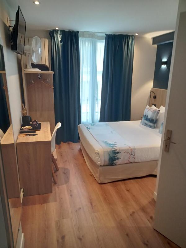 Classic Double Room image 4