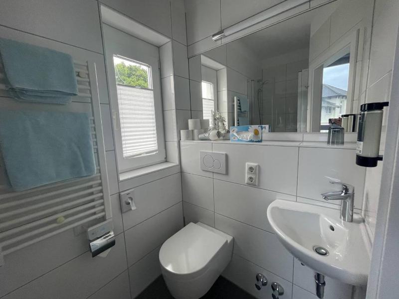 Small Single Room image 4