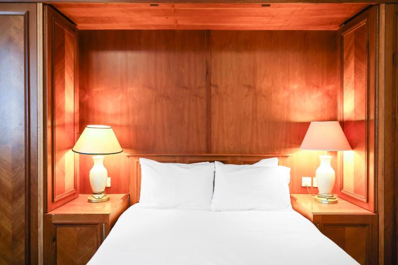 Standard Double Room image 3