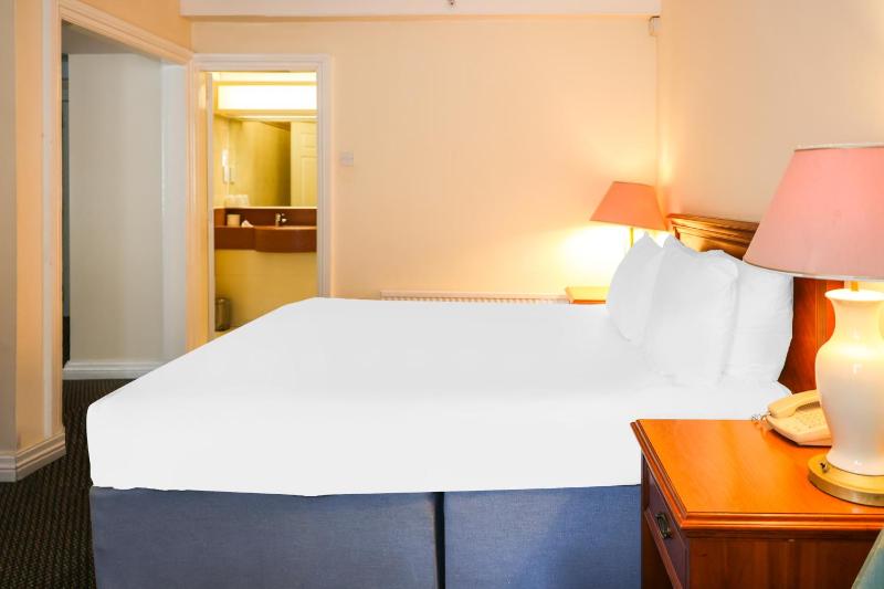 Standard Double or Twin Room image 4