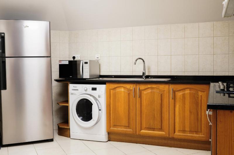 One-Bedroom Apartment image 2