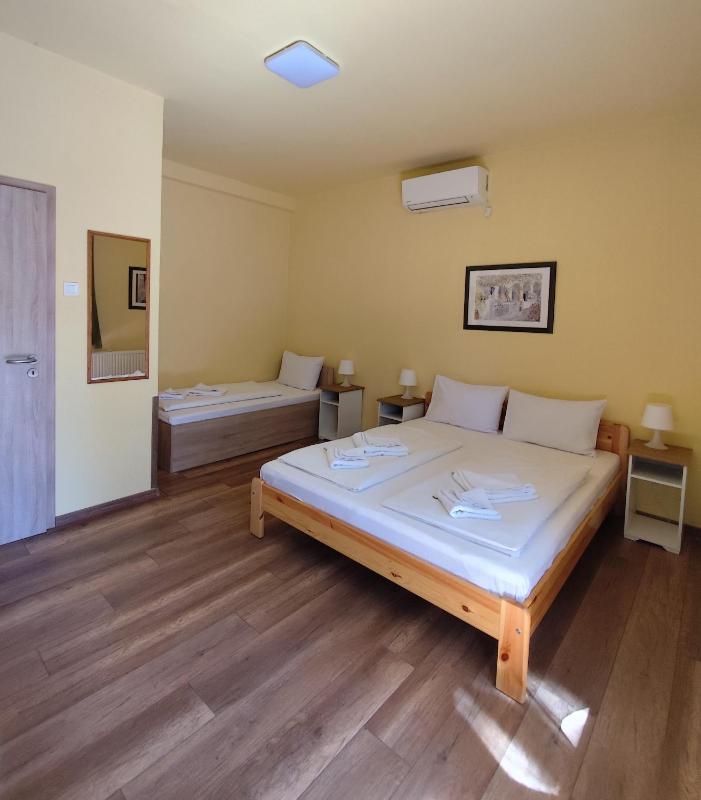 Twin Room with Garden View image 1