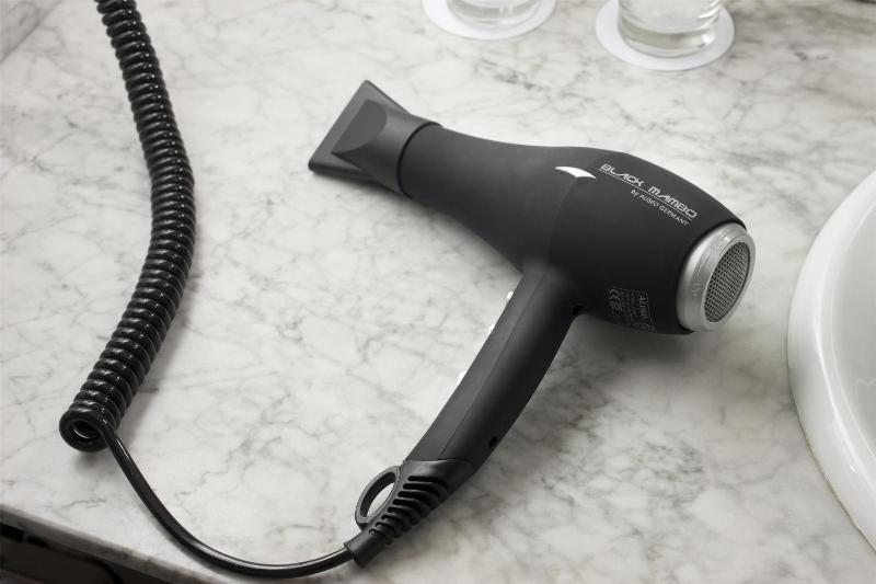 Premium Twin Room image 4