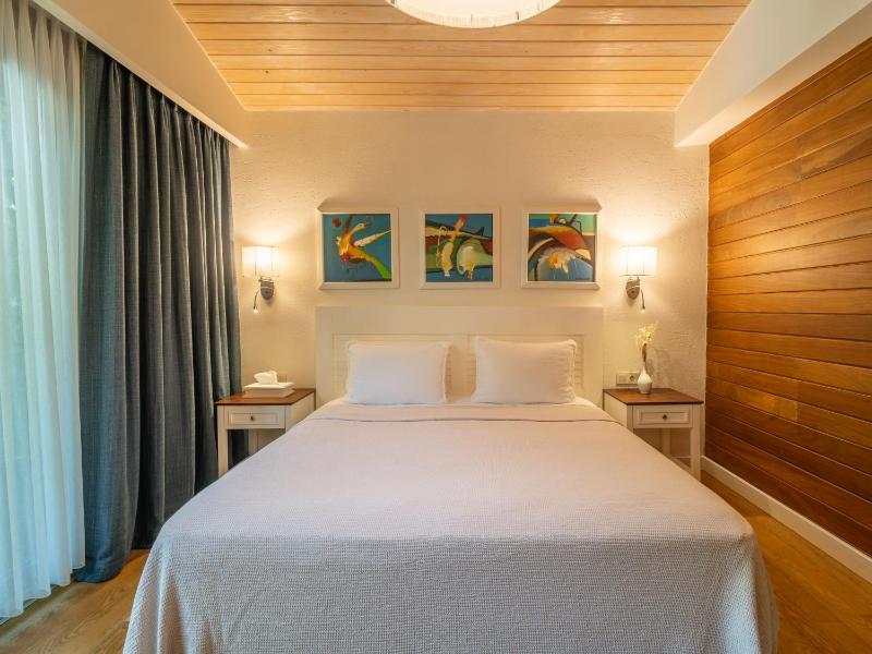 Lemon Family Room image 3