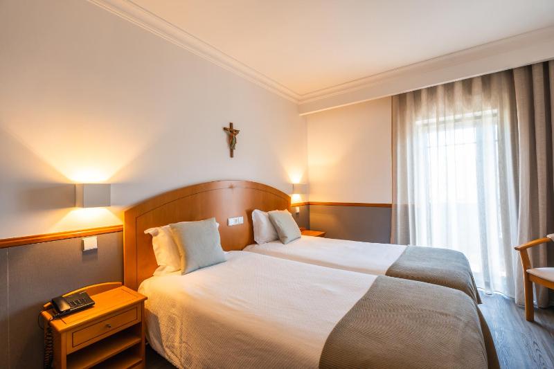 Twin Room image 1