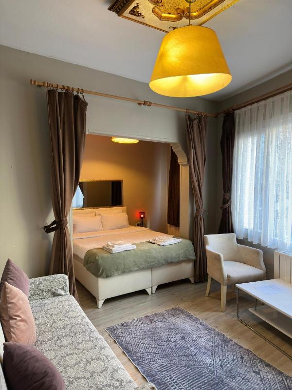 Large Double Room image 2