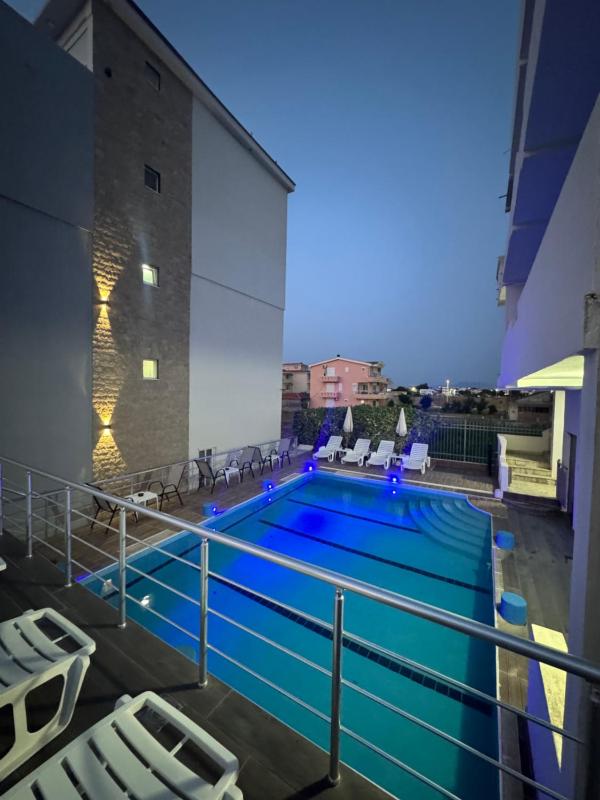 Studio with Balcony image 1